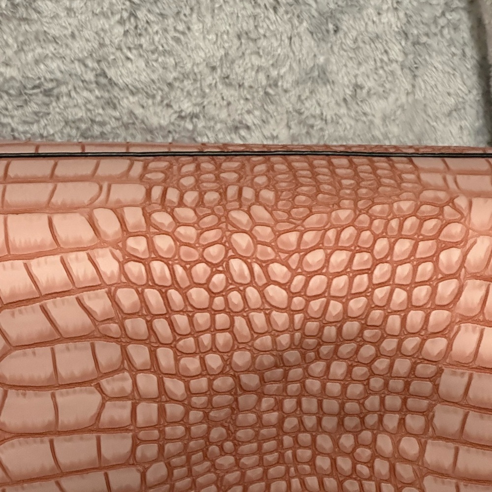 De Vesi Pink Crocodile-Embossed Tote De L'amour Bag With Matching Wristlet NWT - Picture 7 of 7